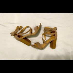 LC Lauren Conrad Women’s Bow High Heels
